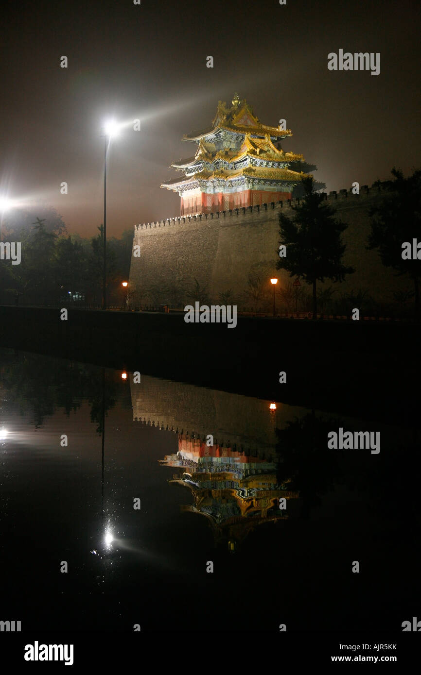 Blick auf einen Turm und Mauer der verbotenen Stadt Peking-Chinas Stockfoto