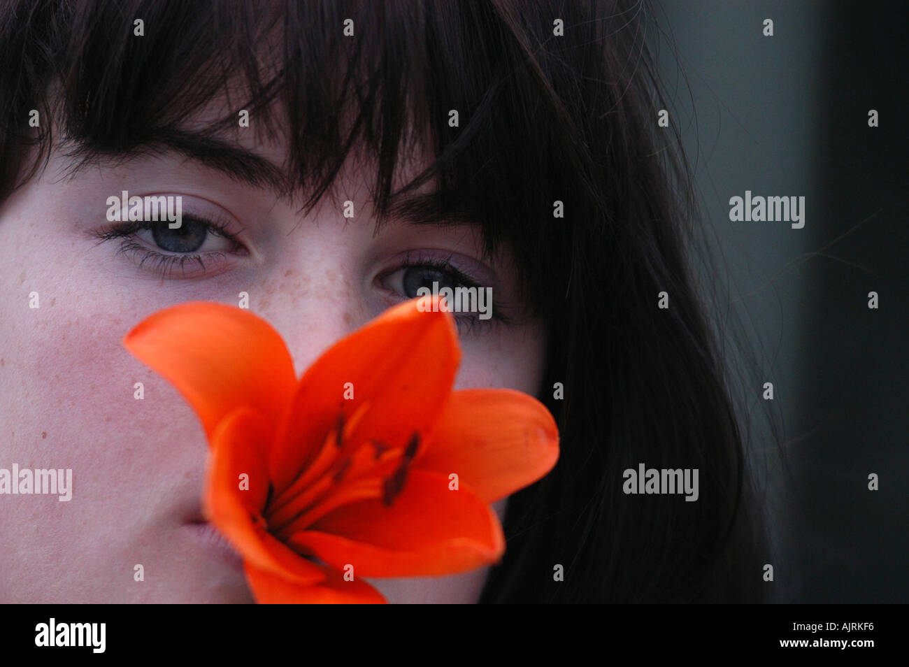 Portrait de jeune femme Fotos und Bildmaterial in hoher Auflösung Alamy