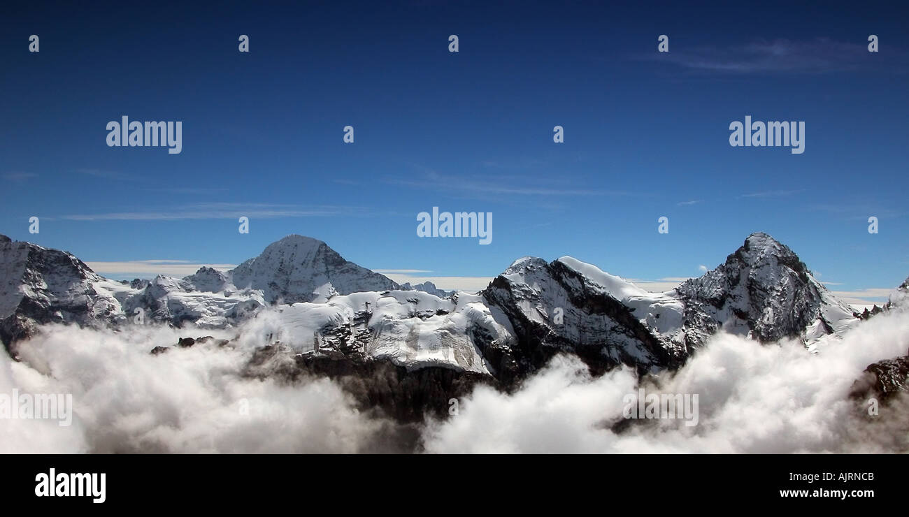 Blick vom Schilthorn Piz Gloria James Bond Peak Alpen Jungfrau Region Jungfraujoch Schweiz Europa EU Stockfoto