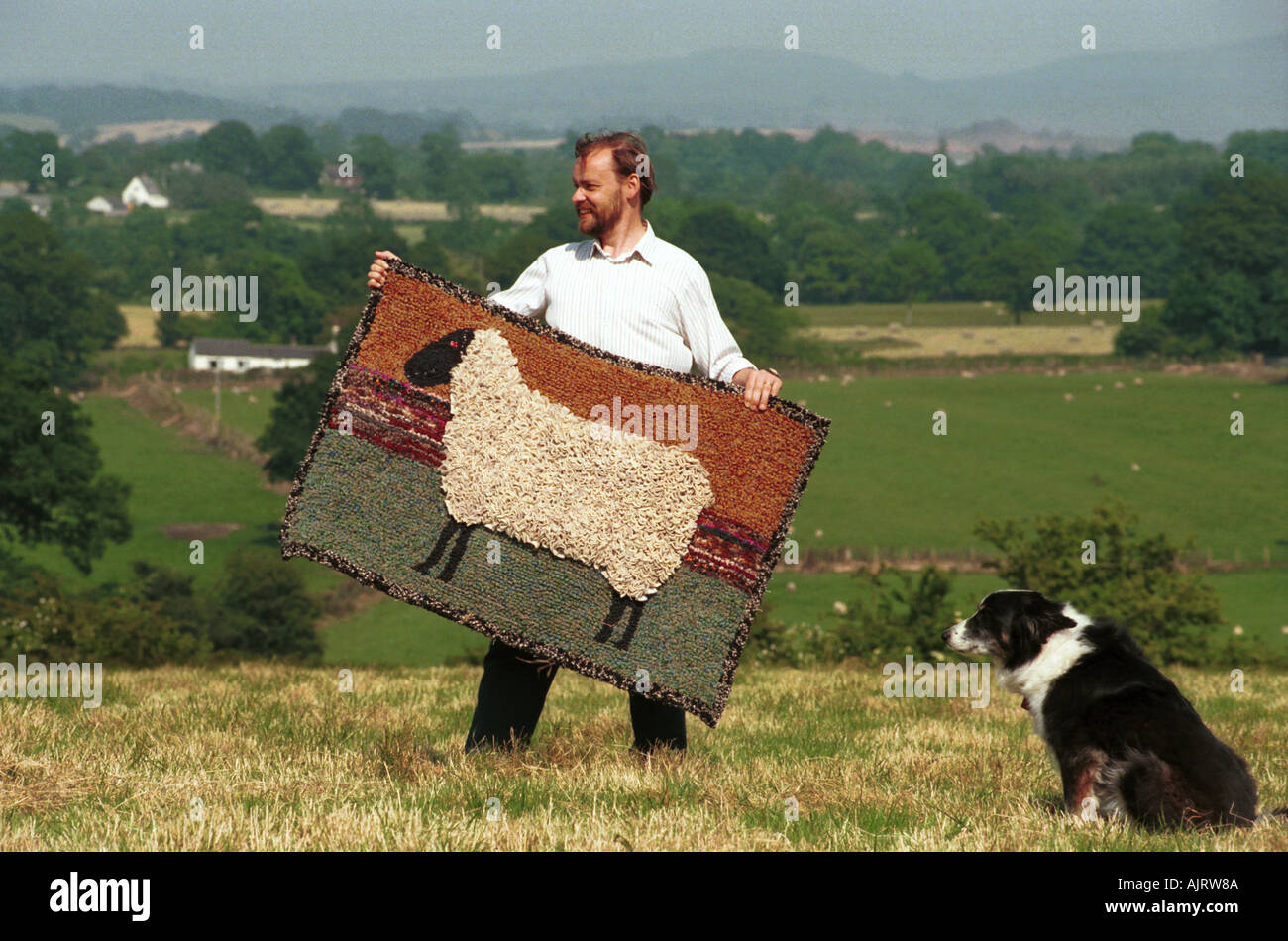 Landwirt mit Hand gemacht Flickenteppich in Cumbria. Stockfoto