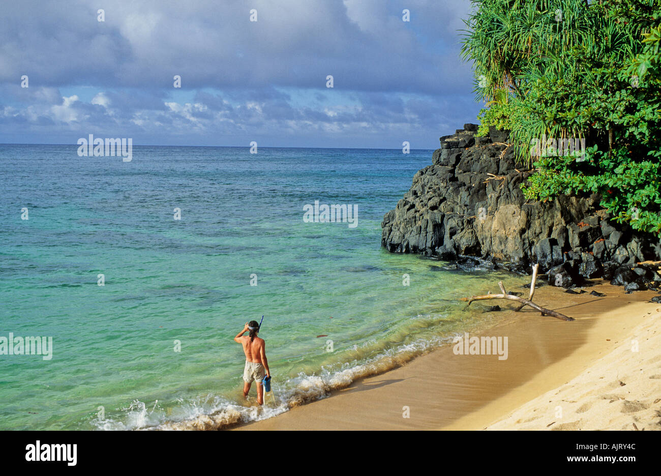 Schnorchler an Hideaways Strand Kauai Stockfoto