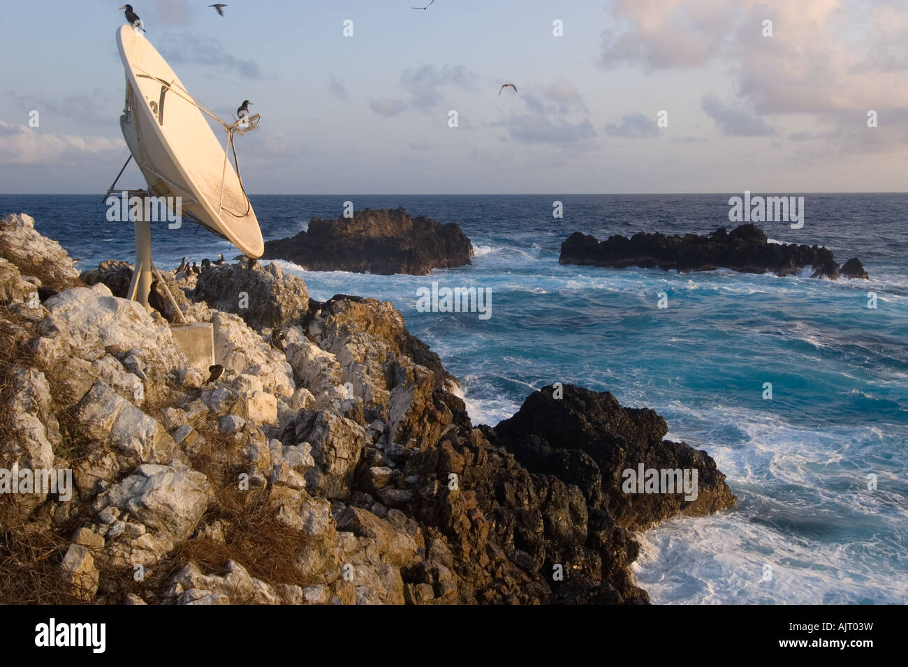 Satellitenschüssel St. Peter und St. Paul s rockt Atlantik Brasilien Stockfoto