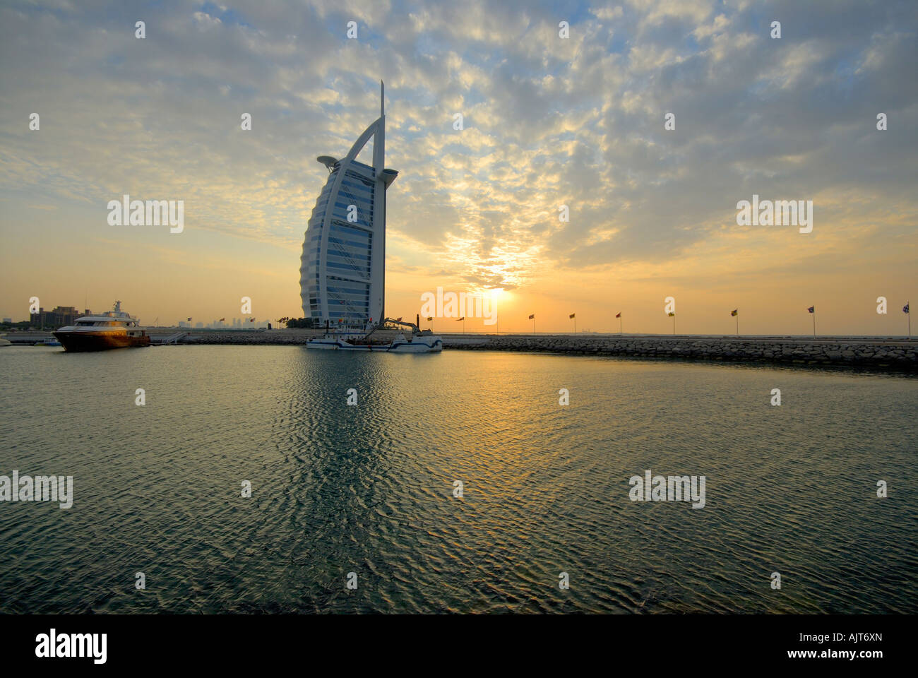 Luxushotel Burj Al Arab, Burj al Arab Hotel bei Sonnenuntergang, Dubai, Vereinigte Arabische Emirate Stockfoto