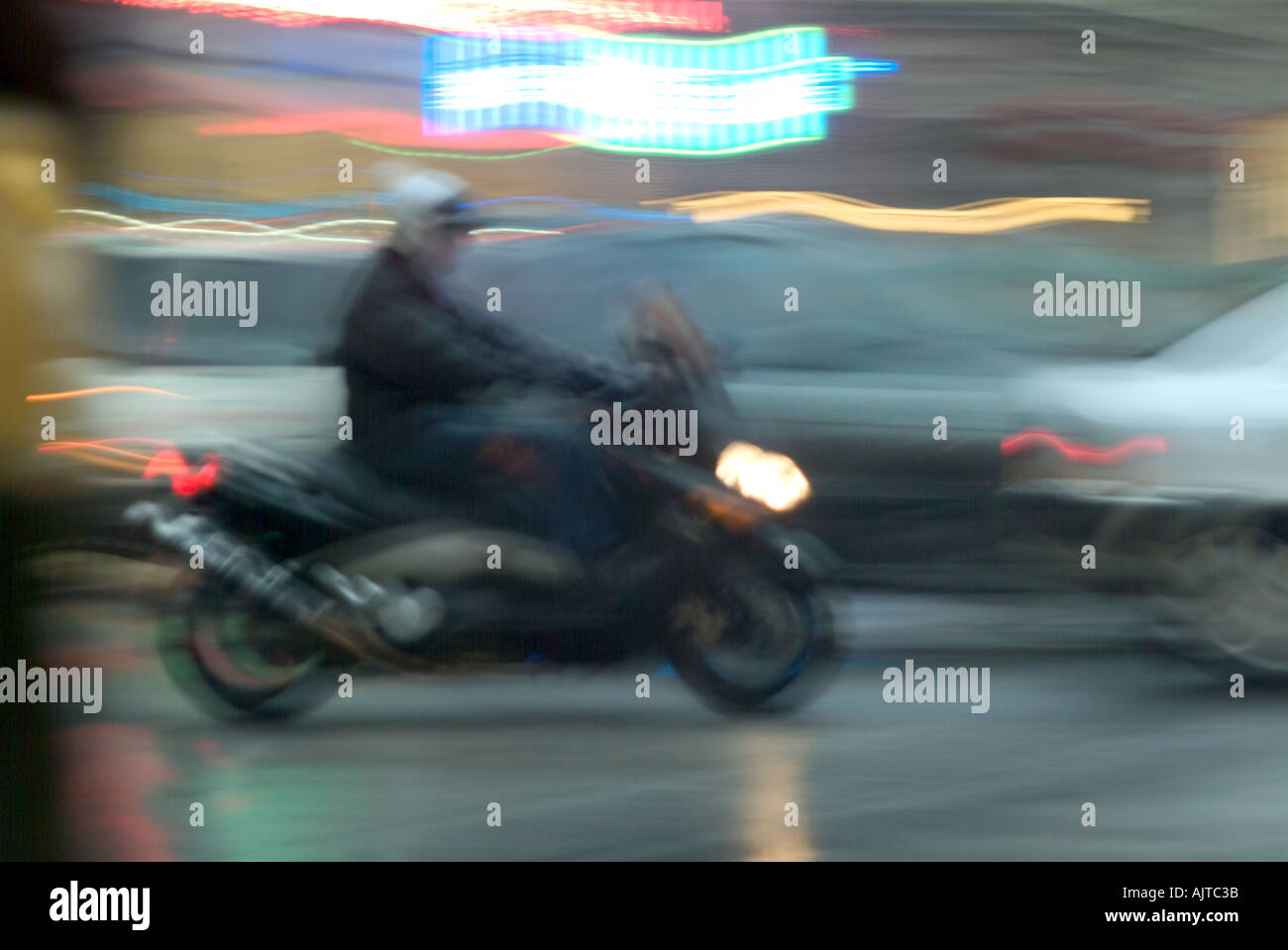 Motorrad im Regen Stockfoto