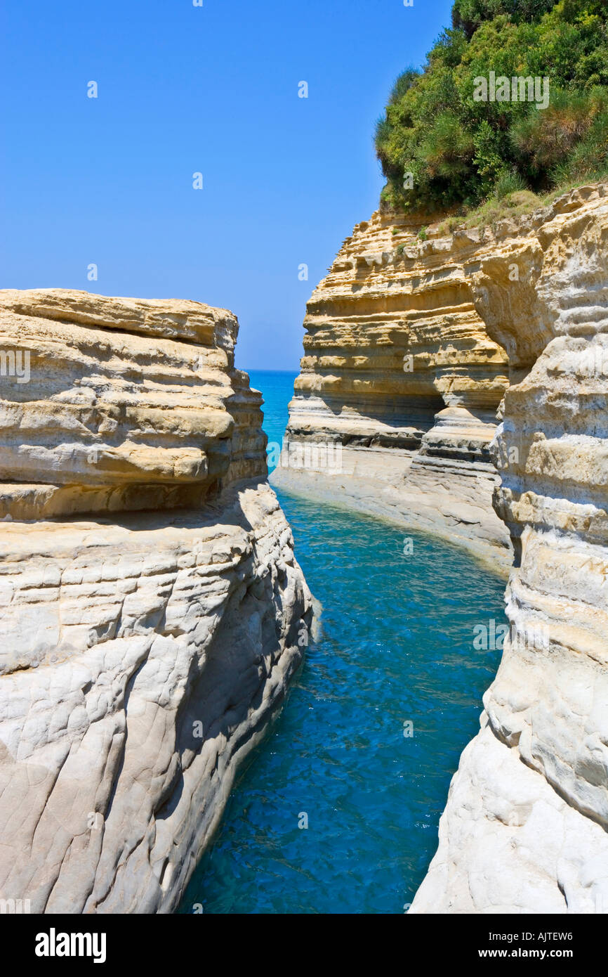 FELSFORMATIONEN AUS SANDSTEIN IN SIDARI-KORFU Stockfoto