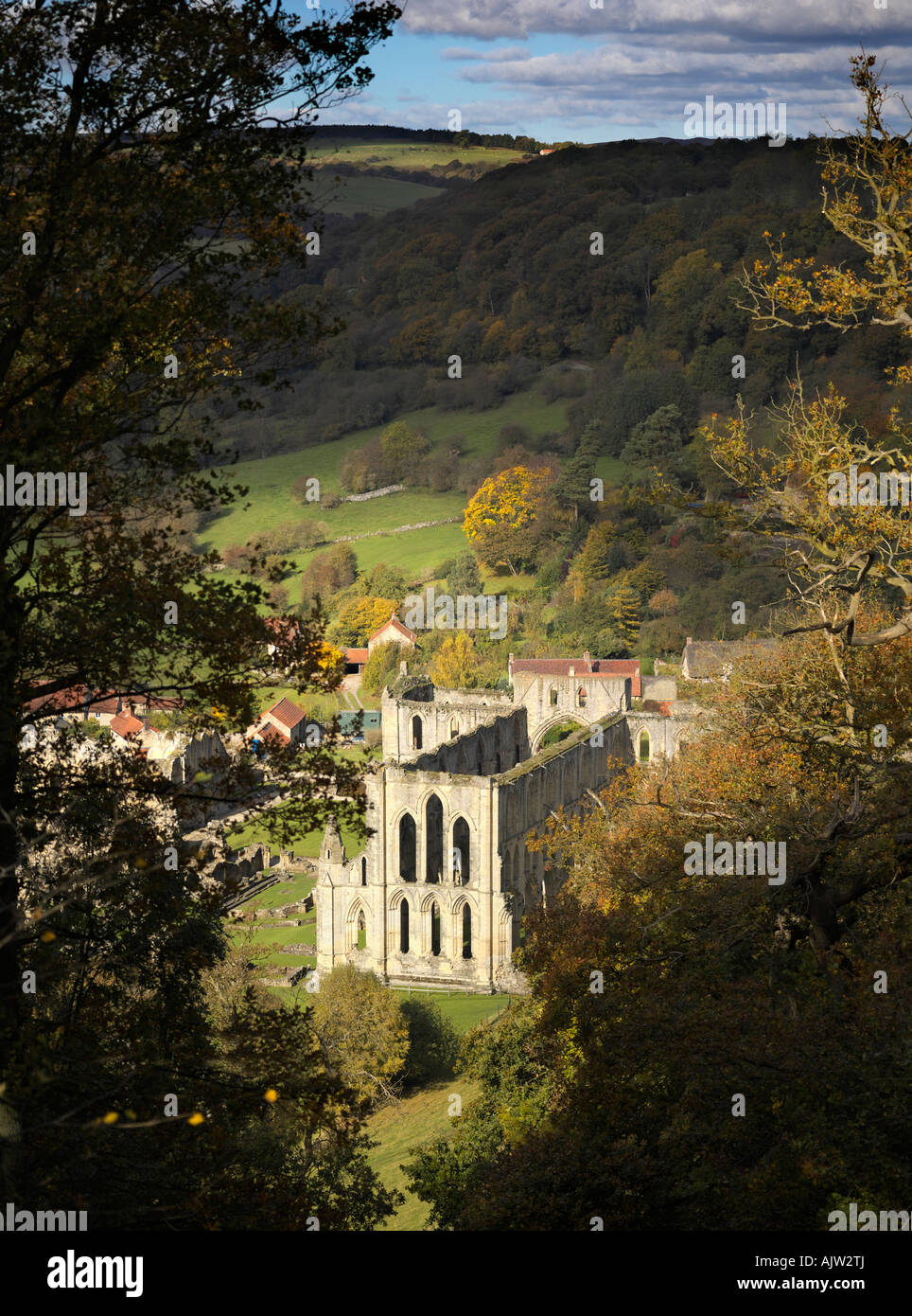 Rievaulx Abbey in Autum Sonnenlicht gefangen Stockfoto