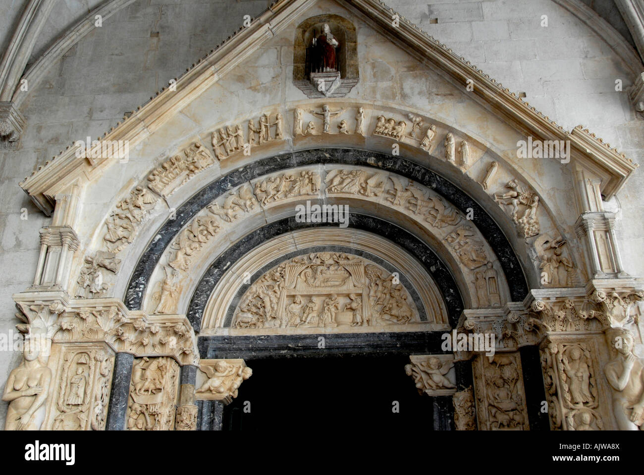 Portal-Trogir Kathedrale Dalmatien Kroatien Stockfoto