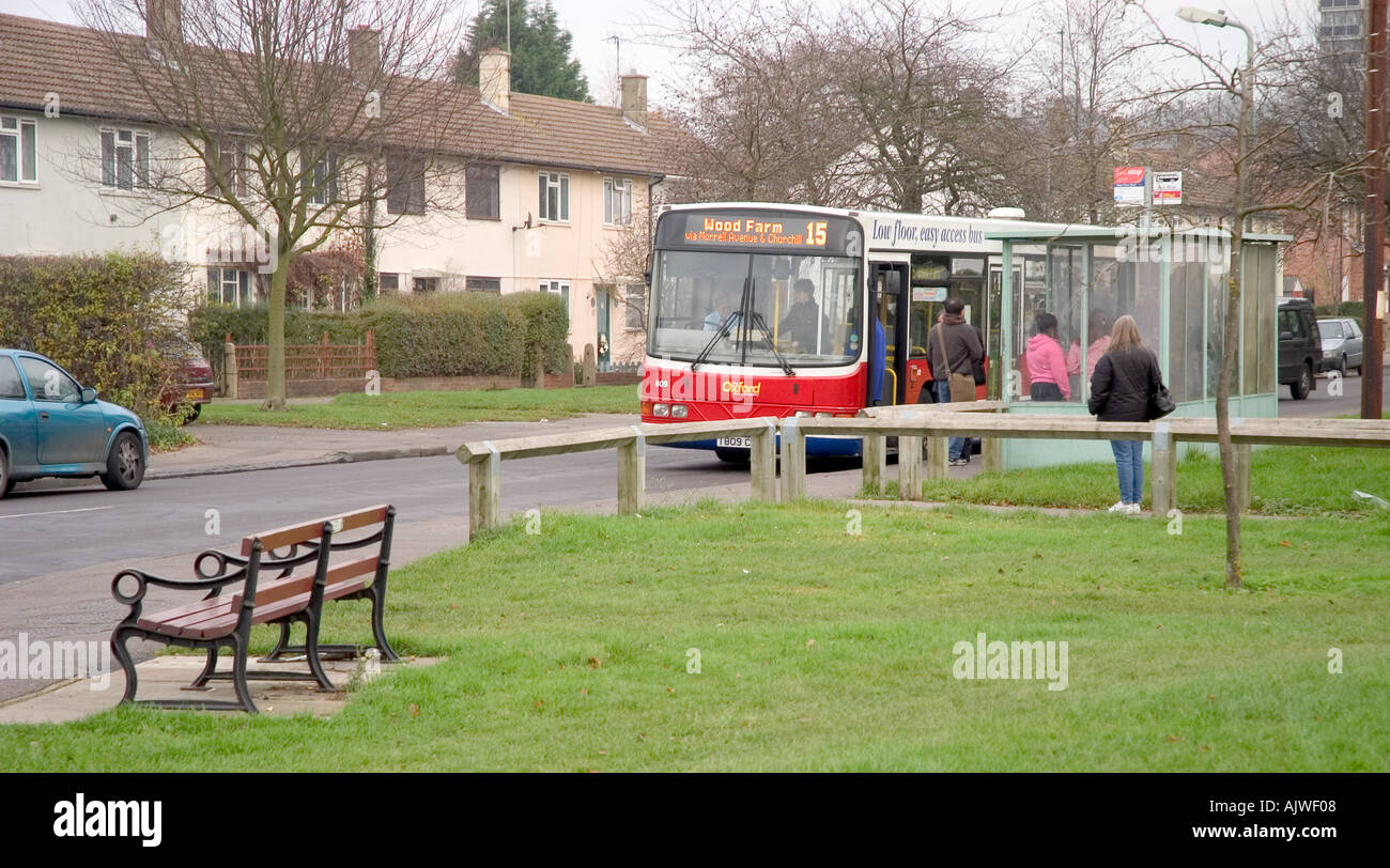 Oxford Stadt-Bus-Unternehmen holen in der Woodfarm Road in Headington, Oxford Stockfoto