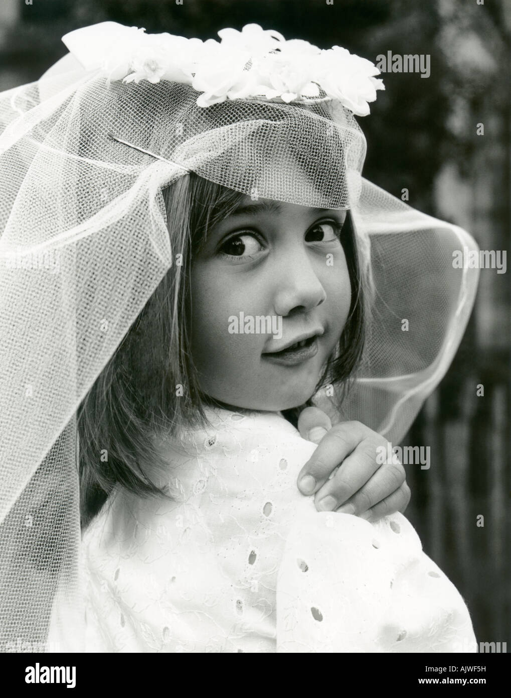 Schwarz / weiß Porträt von Tochter auf eine Bestätigung, der 1970er Jahre. Stockfoto