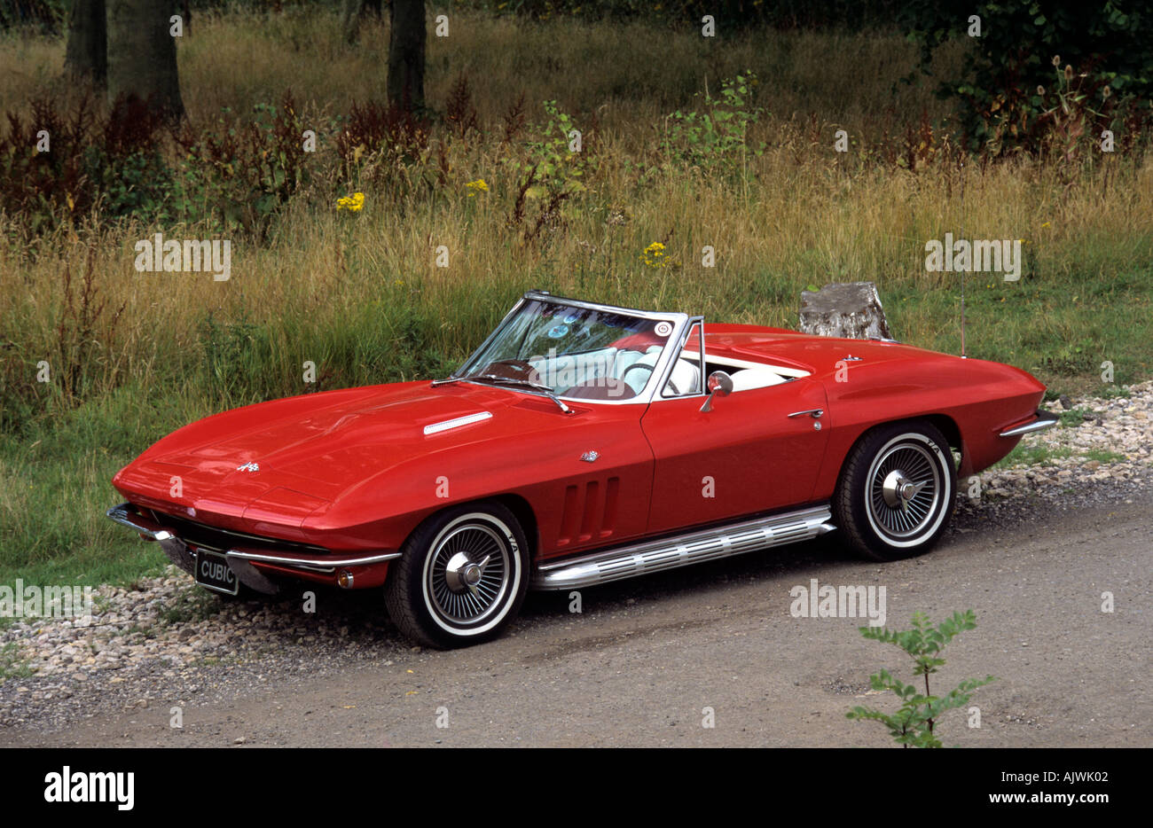 Chevrolet Corvette Stingray Cabrio 1963 bis 1967. Schlüsselwörter der  1960er Jahre 60er Jahre 1960 60 sechziger Jahre Stockfotografie - Alamy