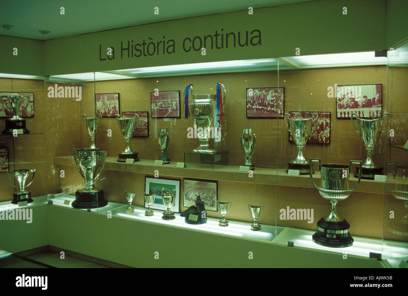 Den Trophaenraum Fc Barcelona Im Camp Nou Stockfoto Bild