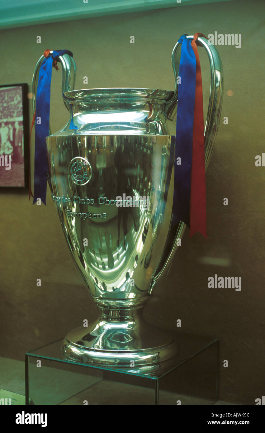 Den Europapokal der Landesmeister gewann 1992, auf dem Display in den Trophäenraum Nou Camp Stadion von Barcelona. Stockfoto