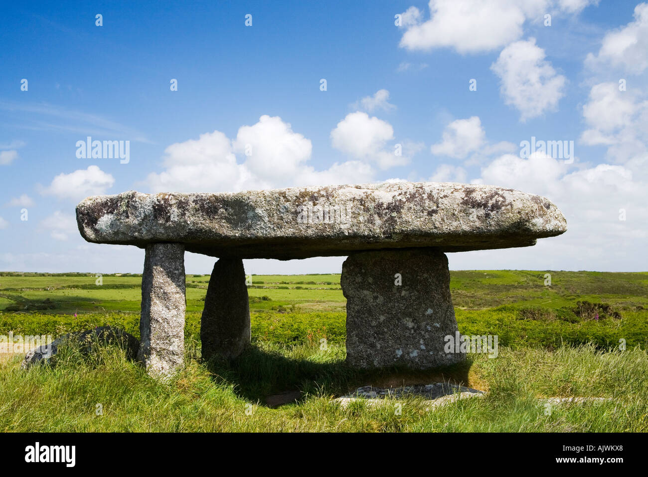 Lanyon Quoit in der Nähe von Madron West Penwith auf der Lands End Halbinsel an einem sonnigen Sommertag Cornwall England UK-Vereinigtes Königreich-GB Stockfoto