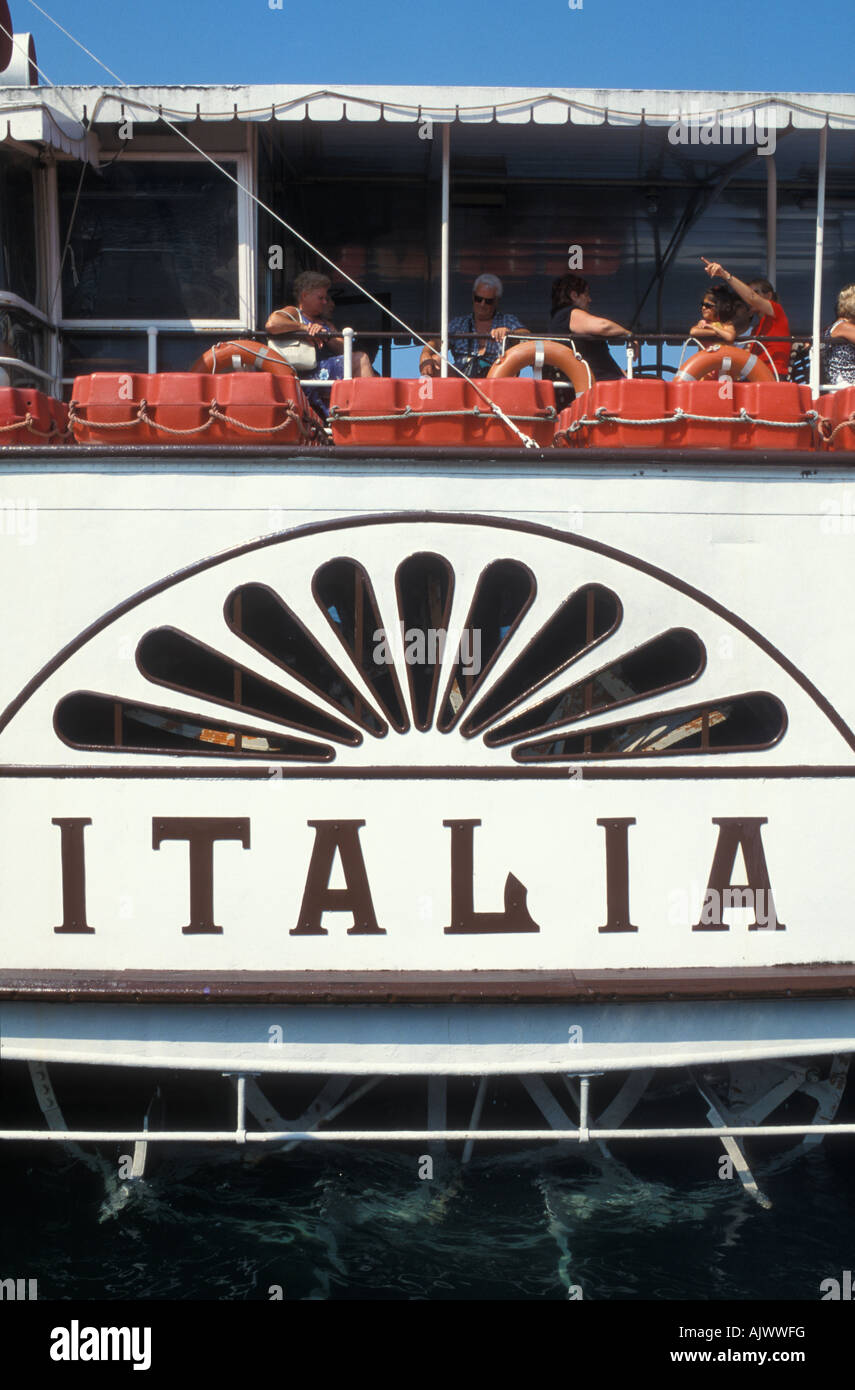Menschen auf der Italia-Raddampfer am Bootssteg am Gardasee Italien Europa Stockfoto