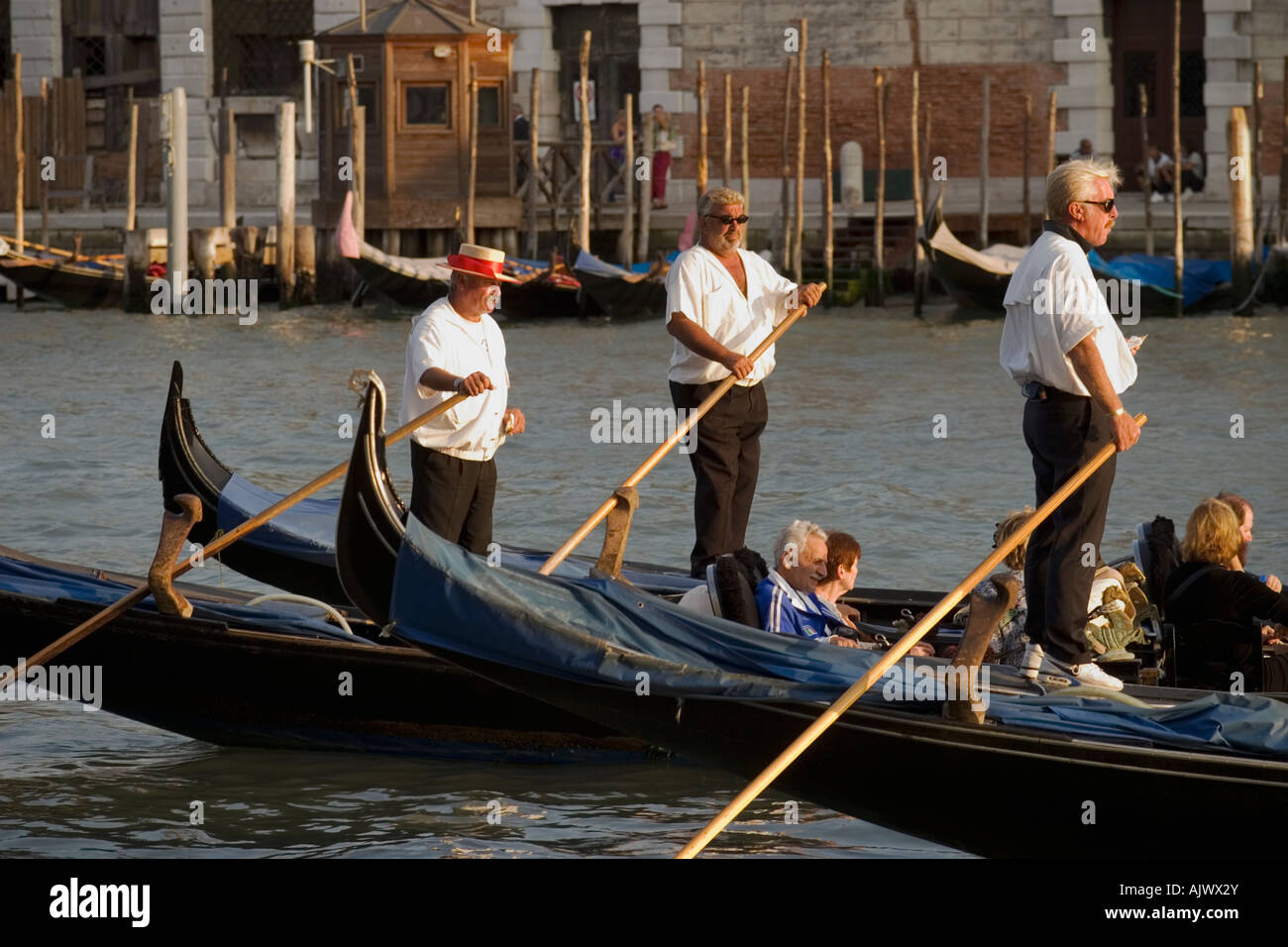 Gondolieri Canal Grande Venedig Italien Stockfoto