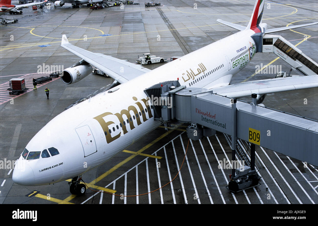 Emirates Airlines Airbus A340-300 am internationalen Flughafen Düsseldorf, Nord Rhein Westfalen, Deutschland Stockfoto