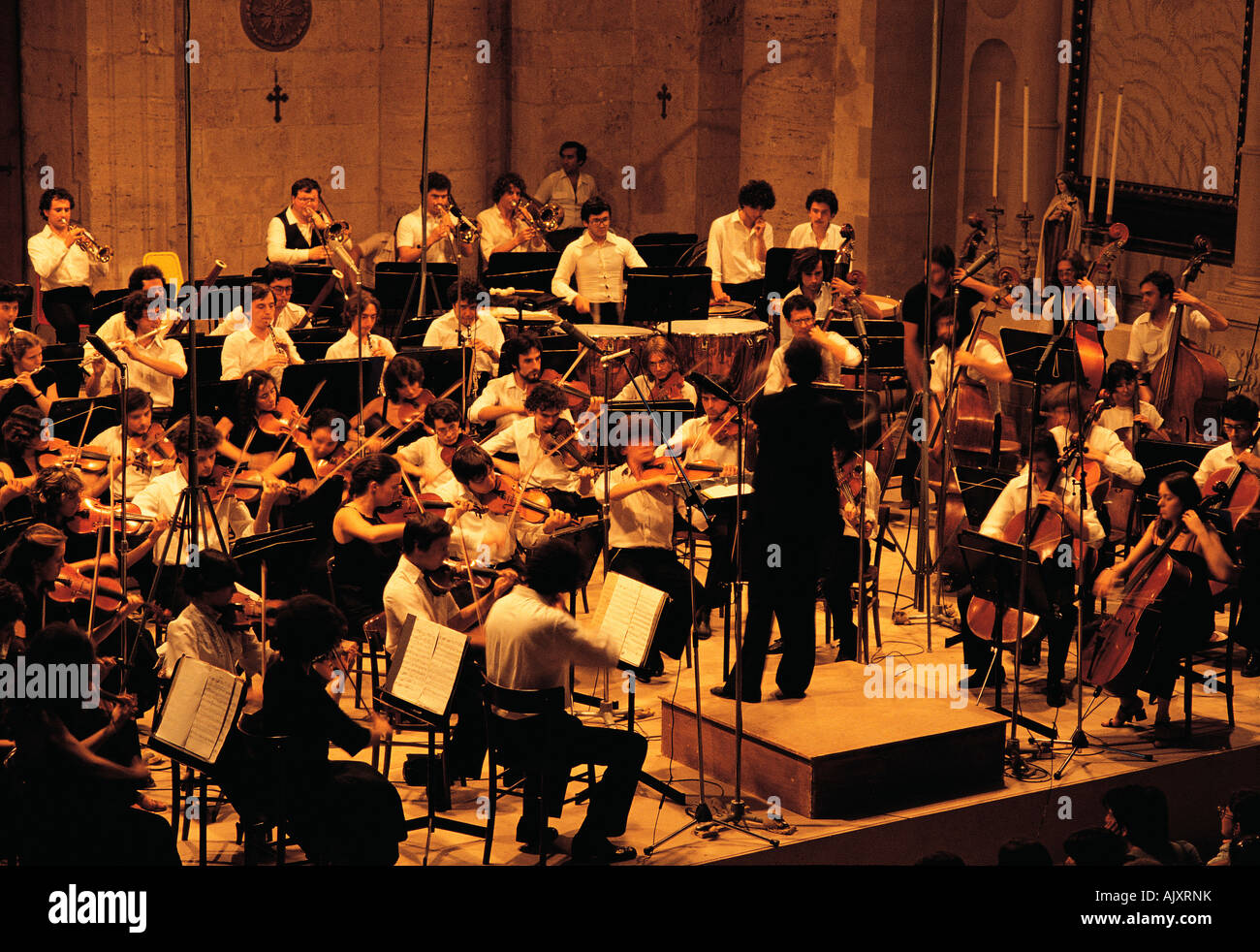Australien. Melbourne. Orchester mit Dirigent während der Bühnenaufführung. Stockfoto