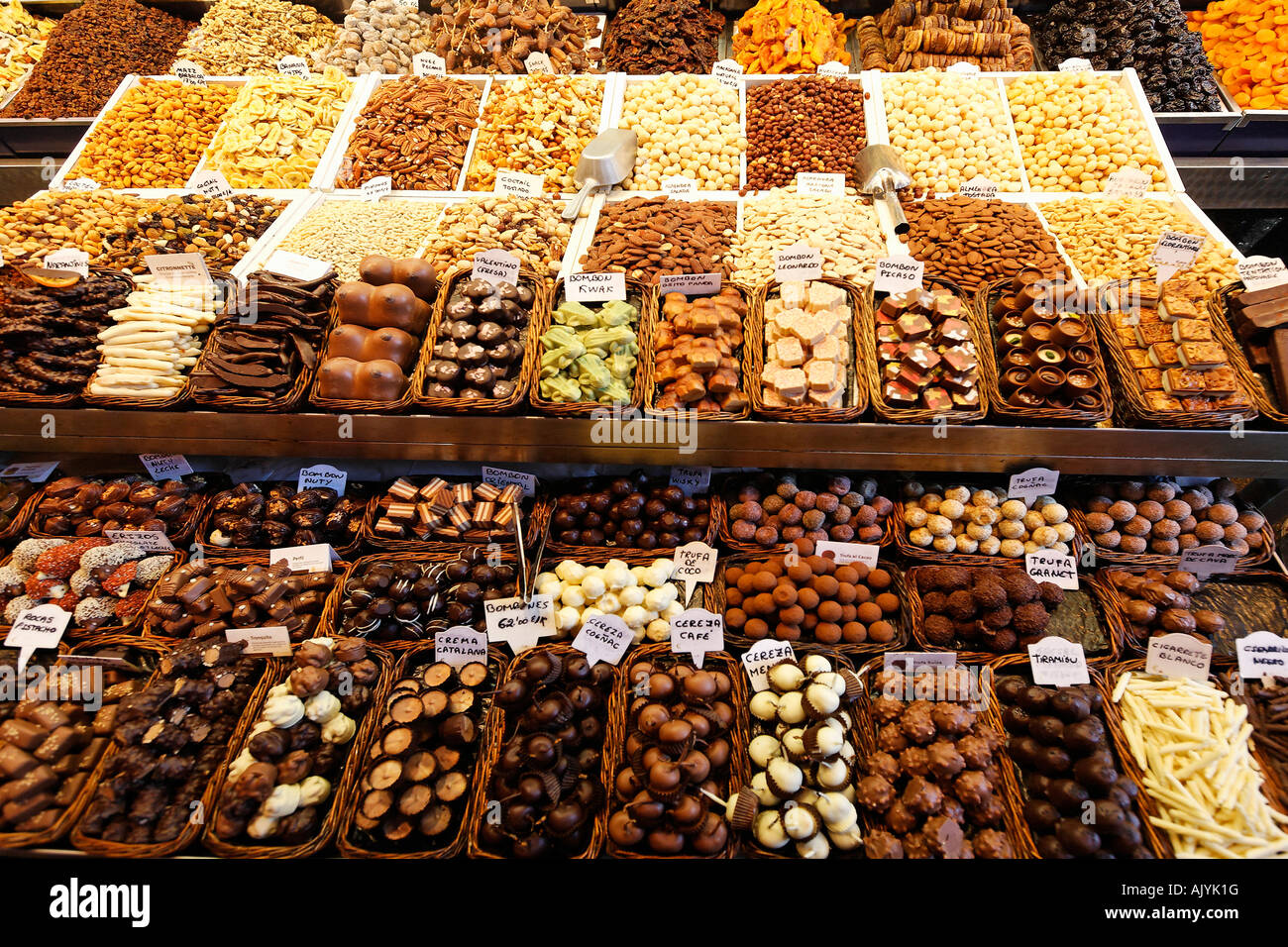 Spanien Barcelona Markthalle La Boqueria Pralinen Süßigkeiten Muttern Stockfoto