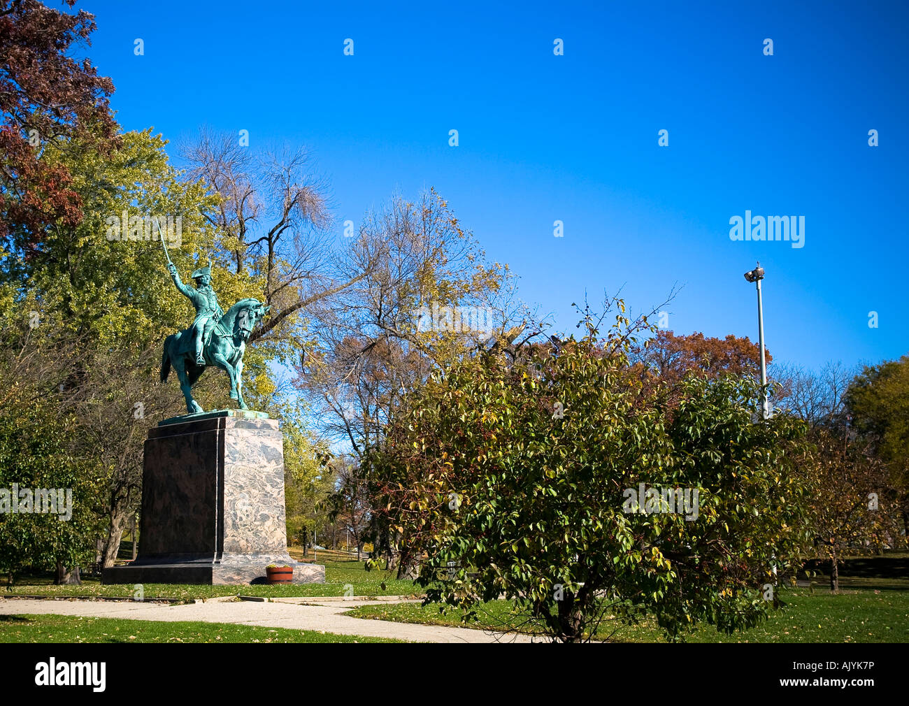 Reiterstandbild zu Ehren Tadeusz Kosciuszko im Park gegenüber dem polnischen Basilika St. Josaphat in Milwaukee, Wisconsin Stockfoto