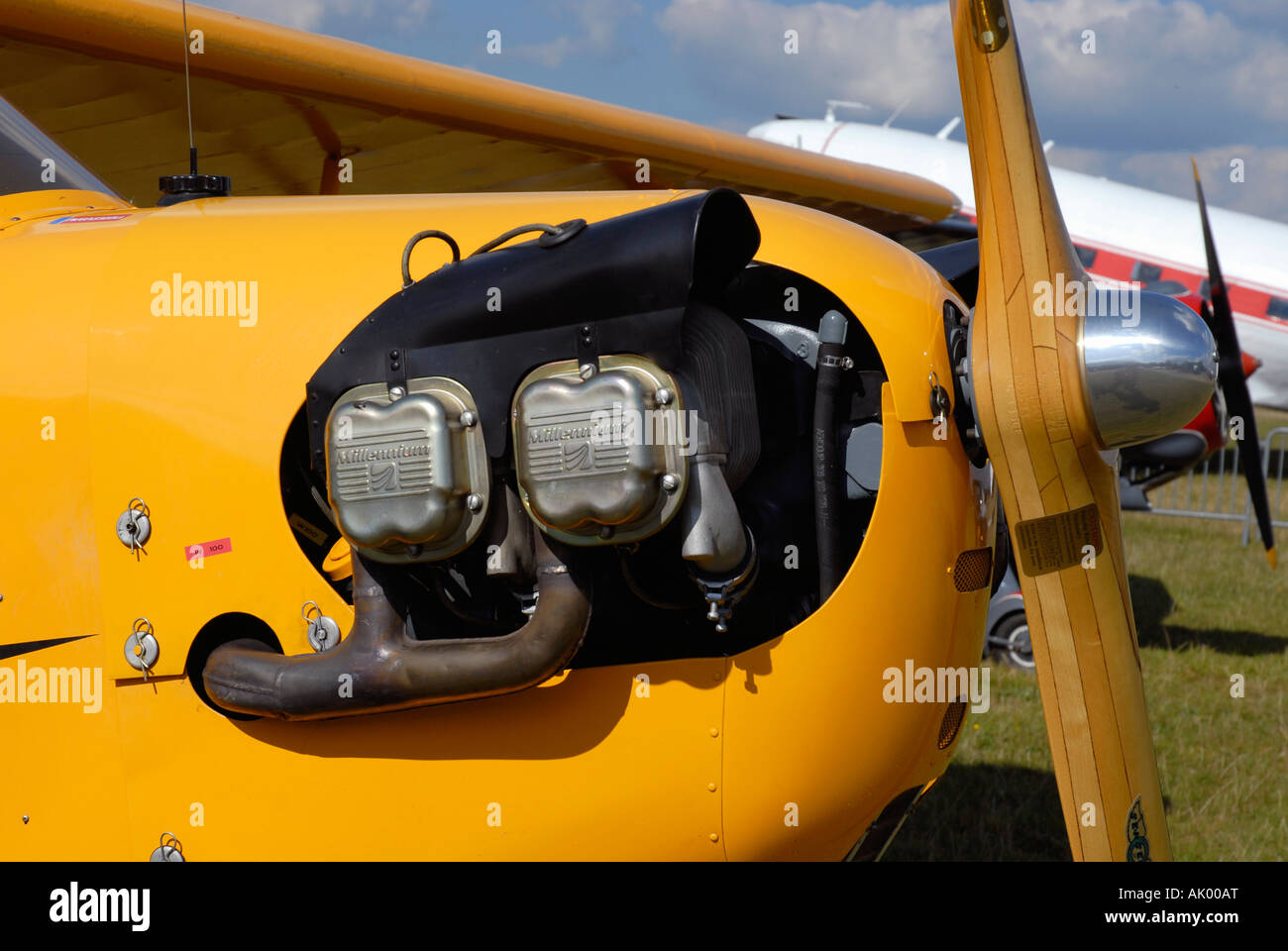 Piper Cub J3 Flugplatz de Cerny La Ferte Alais Amicale Jean Baptiste Salis in der Nähe von Paris, Frankreich Stockfoto