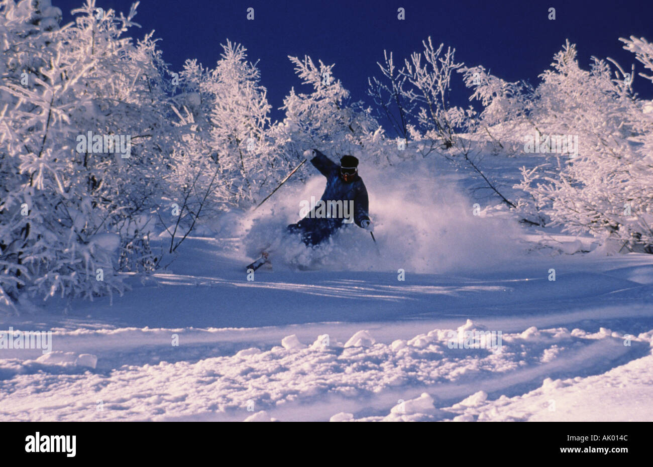 Archiv Foto ein Skifahrer Ski Pulverschnee in Courchevel 1850, drei Täler, Savoie, Frankreich. Ca. ca. 1988. Stockfoto