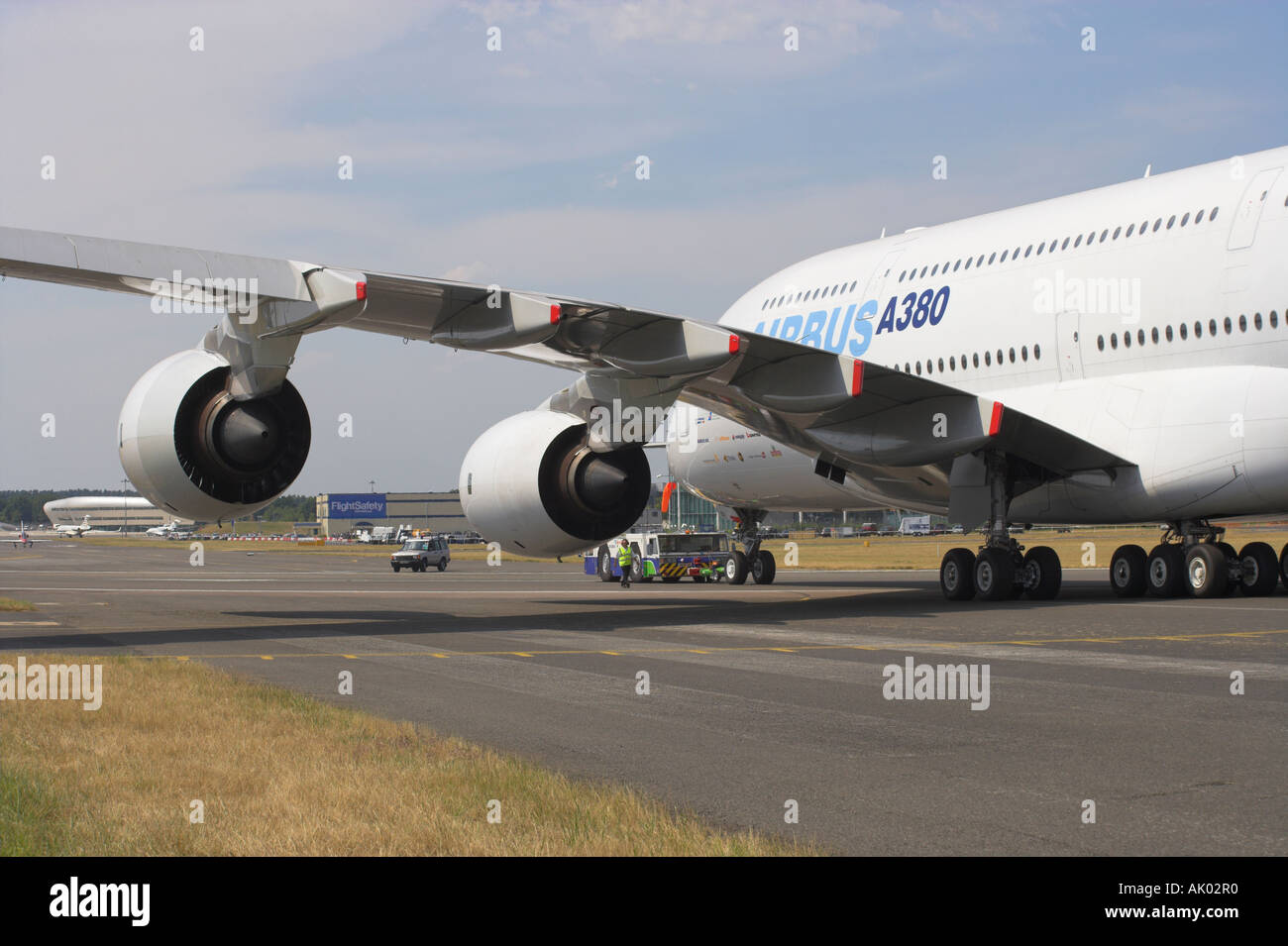 Airbus A380 wird Push zurück zu den statischen Park abgeschleppt Stockfoto