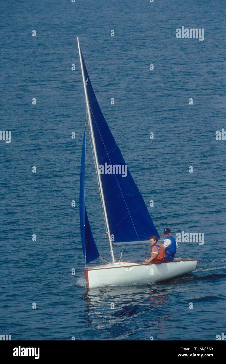 Segeln eine Wayfarer Klasse Jolle aus Weymouth Dorset England UK