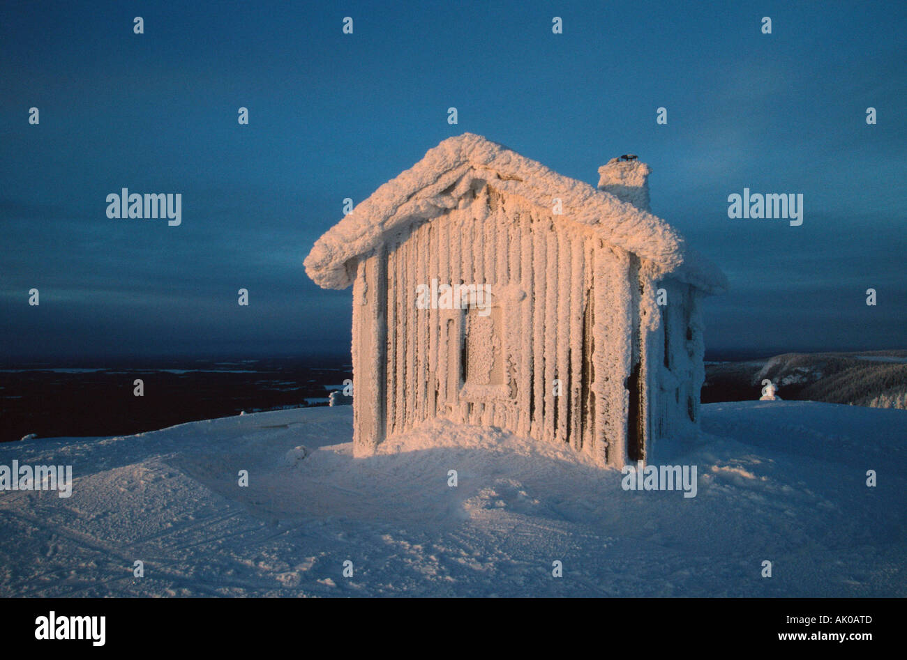 Verschneite Hütte Stockfoto