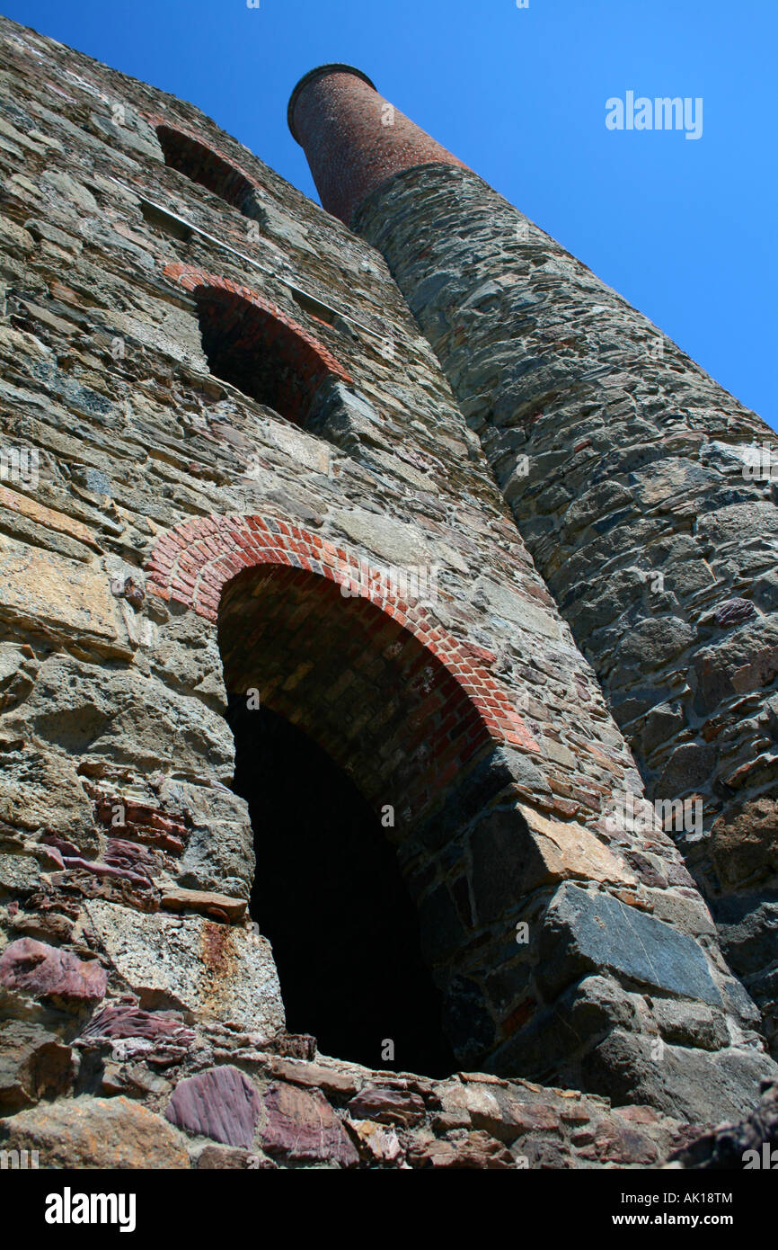 Kornische Strahl Maschinenhaus mit Blick auf Kapelle Porth Stockfoto