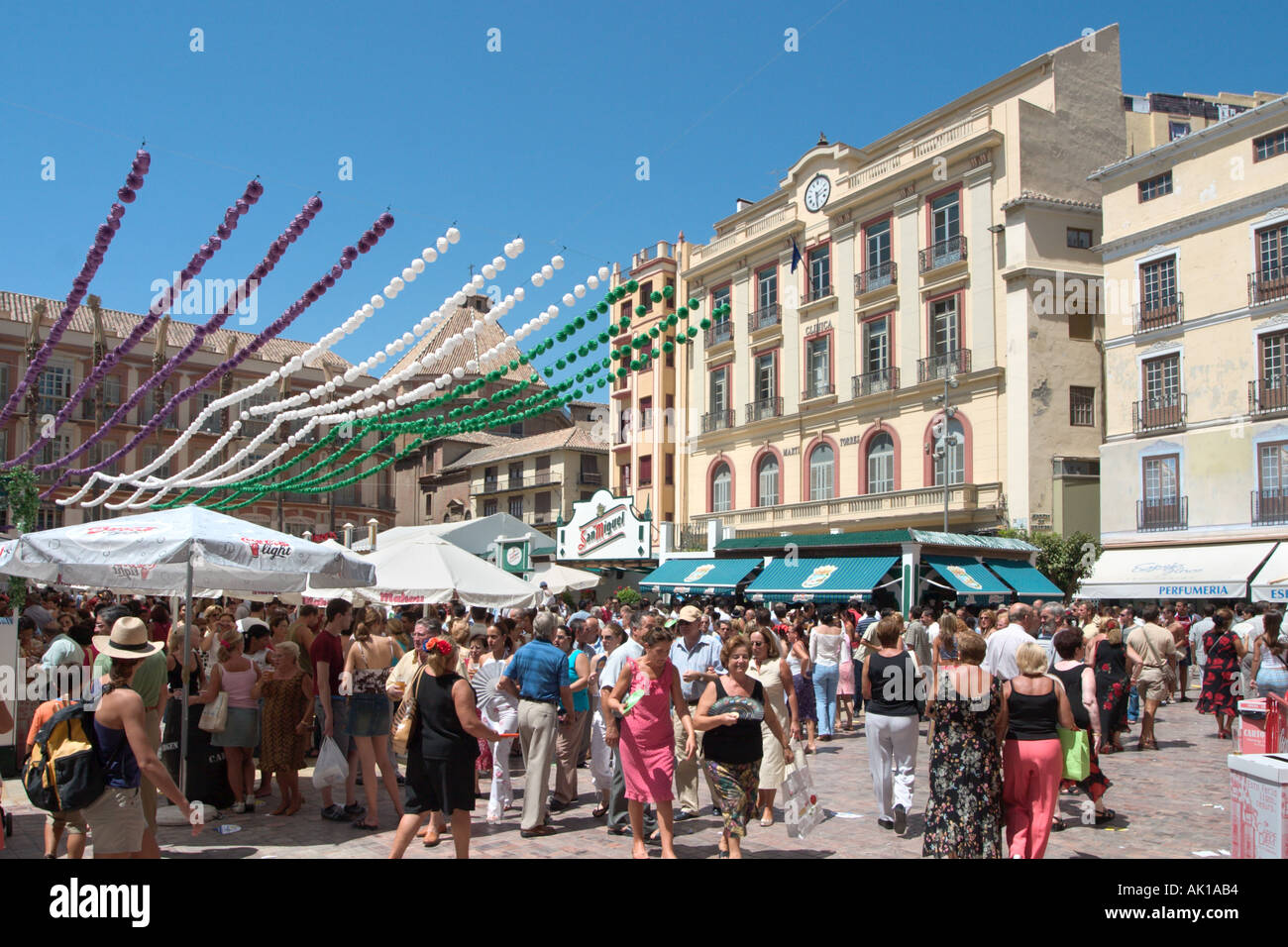 Plaza De La Constitución während der Feria de Málaga (Feria de Agosto) im Casco Antiguo (Old Town), Malaga, Andalusien, Spanien Stockfoto