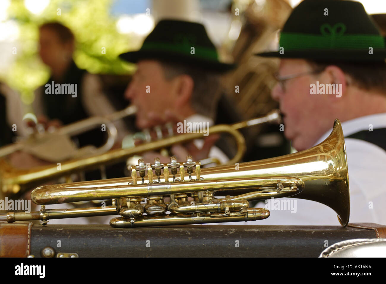 Musiker im bayerischen Kleidung Stockfoto
