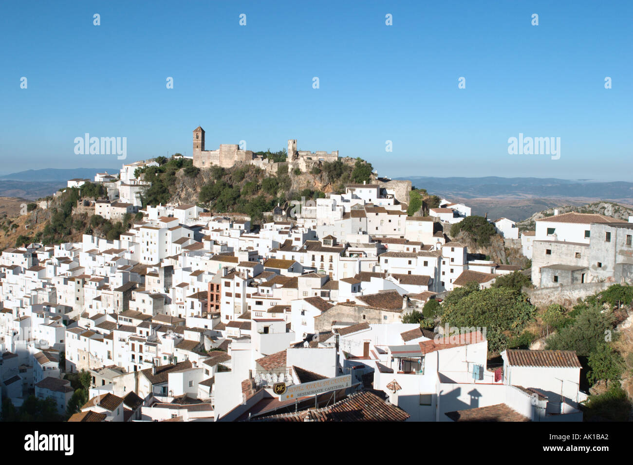 Casares, eines der Pueblos Blancos, im Hinterland der Costa Del Sol, Andalusien, Spanien Stockfoto