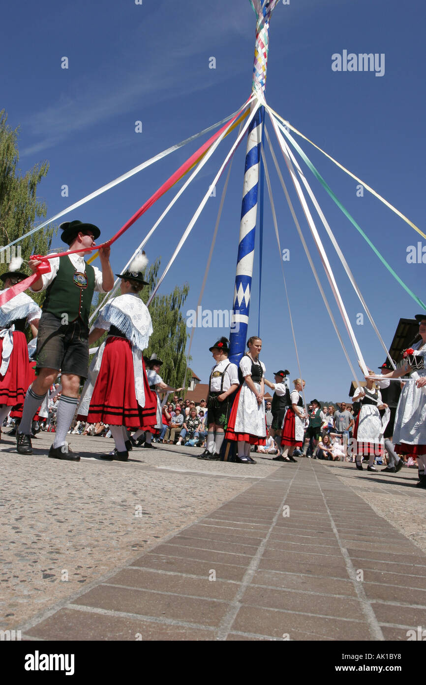 Traditionelle Maibaum Tanz, Leavenworth Washington USA Stockfoto