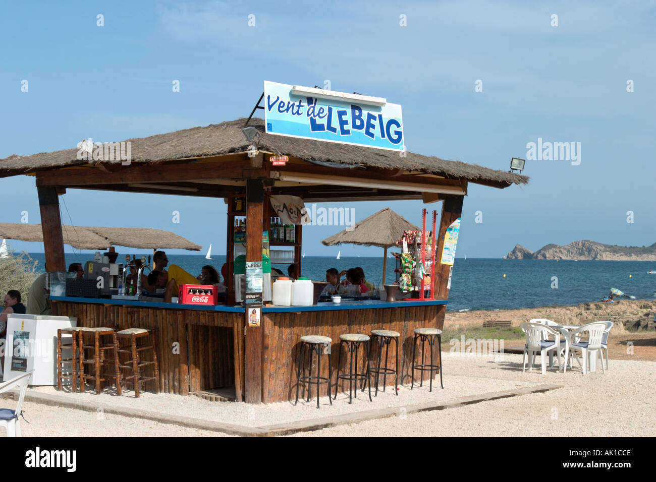 Strandbar am Hauptstrand, Javea (Xabia), Costa Blanca, Spanien Stockfoto