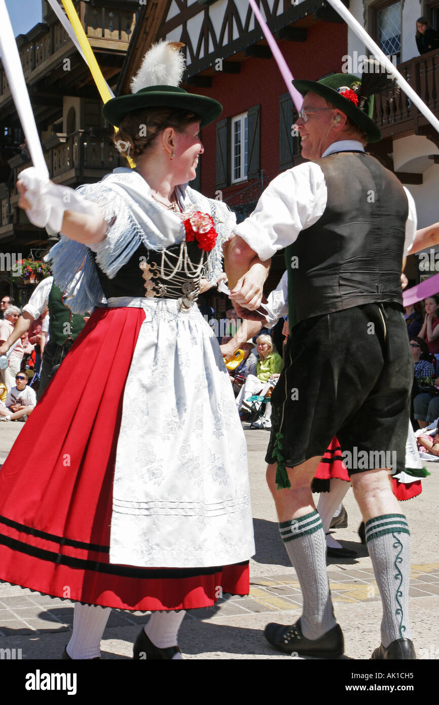 Traditionelle Maibaum Tanz, Leavenworth Washington USA Stockfoto