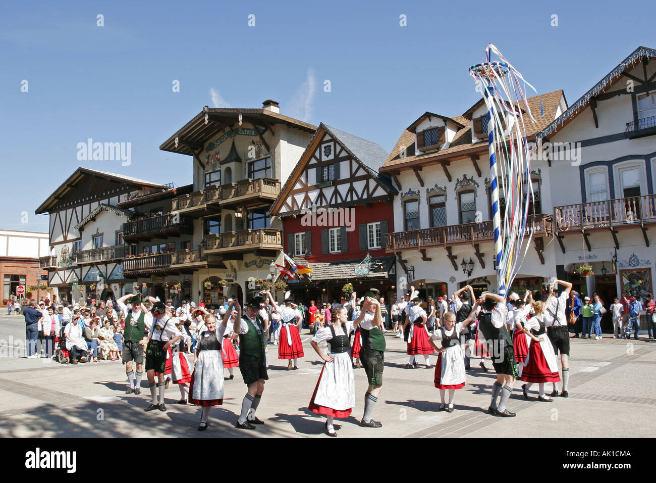 Traditionelle Maibaum Tanz, Jahresablauf in Leavenworth, Washington, USA Stockfoto