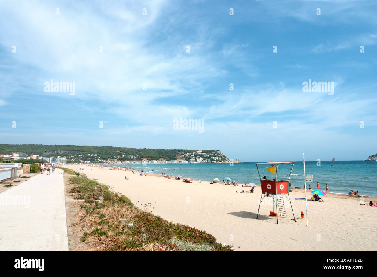Strand und Promenade in l ' Estartit, Costa Brava, Katalonien, Spanien Stockfoto
