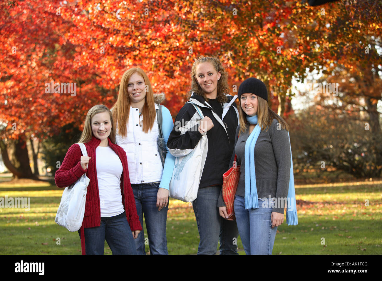 Gruppe von College-Studenten auf dem campus Stockfoto