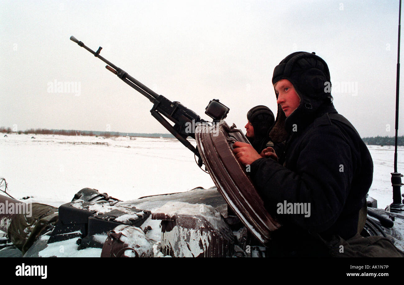 Polnische Soldaten in einem russischen Panzer T-72, Zagan, Polen Stockfoto