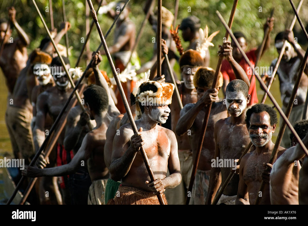 Kanu Krieg Zeremonie der Asmat Leute, Irian Jaya, Indonesien. Stockfoto