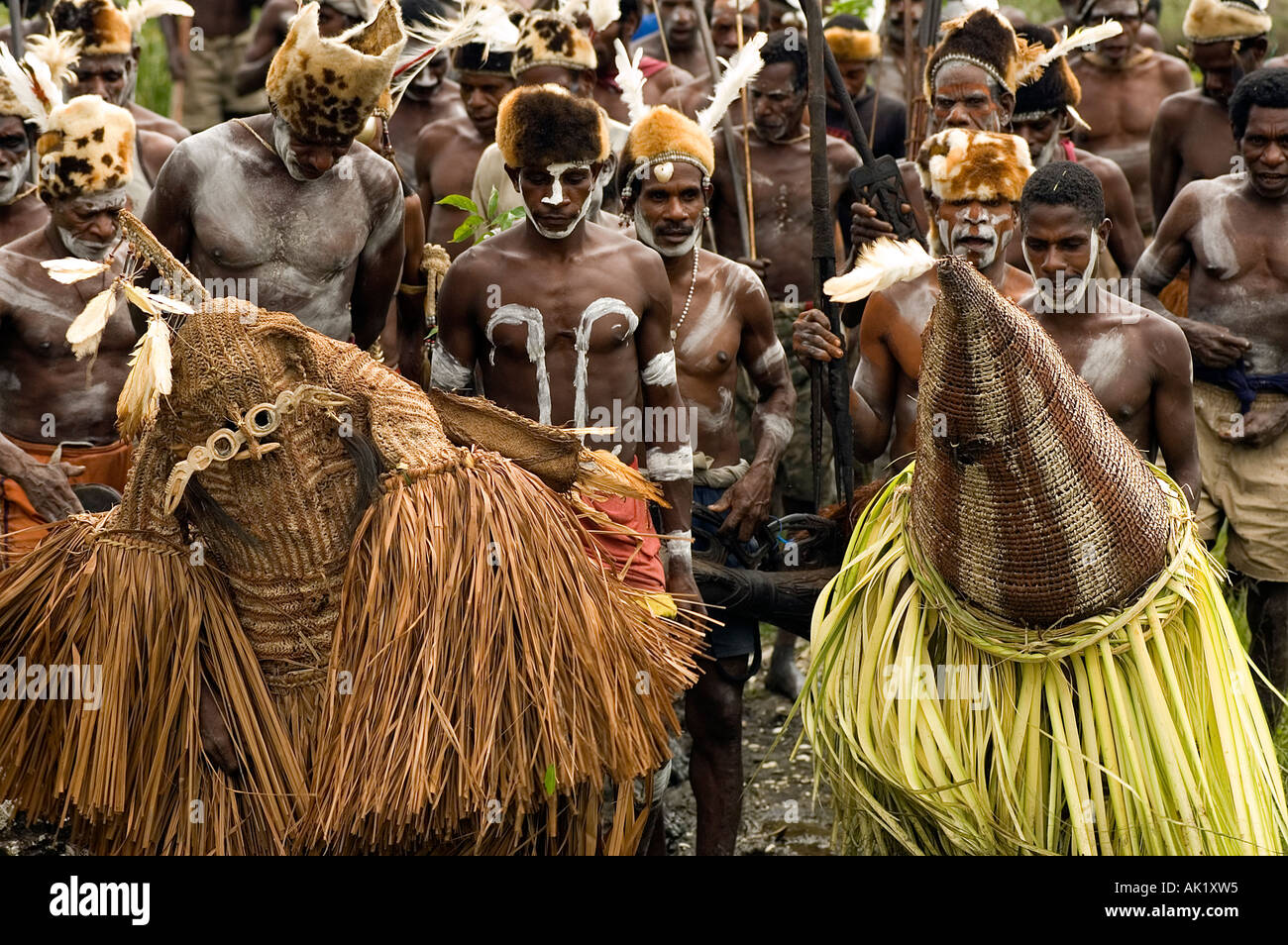 Töten böse Seele Zeremonie der Asmat, Omandeseb, Irian Jaya, Indonesien. Stockfoto