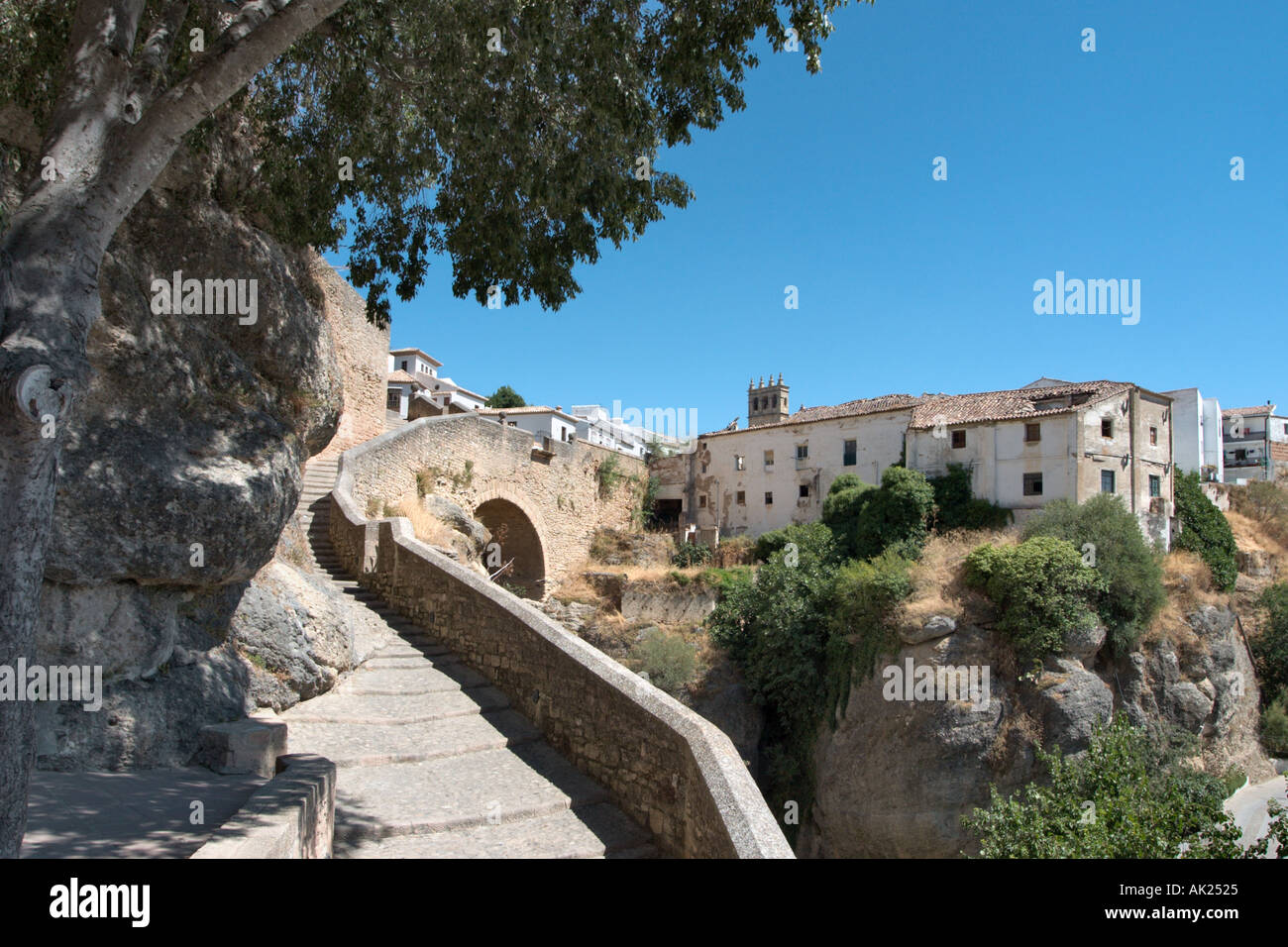 Ronda, Spanien. Die Puente Viejo (alte Brücke) über El Tajo Schlucht, Ronda, Andalusien, Spanien Stockfoto