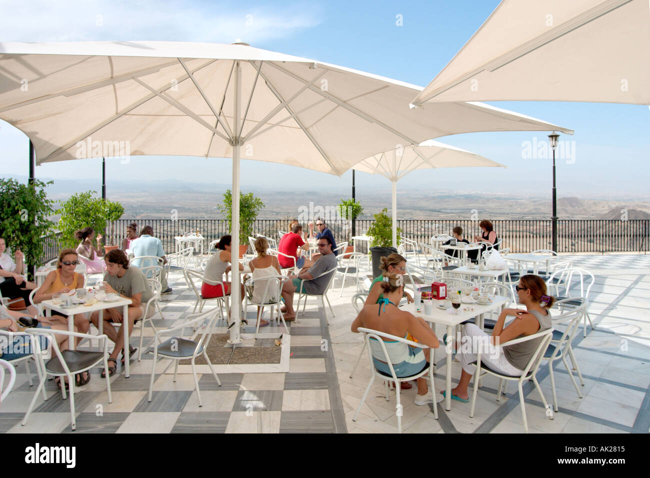 Hügel-Café in der alten Stadt, Mojacar, Almeria, Andalusien, Spanien Stockfoto