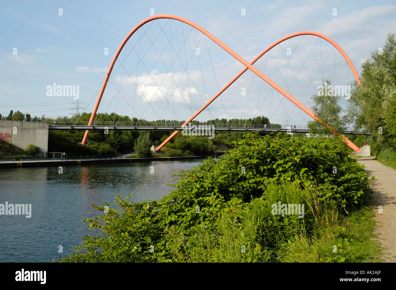 Doppelte gebogene Brücke über den Rhein-Herne-Kanal, Nordsternpark, Straße der Industriekultur, Gelsenkirchen, Ruhrgebiet, NRW Stockfoto