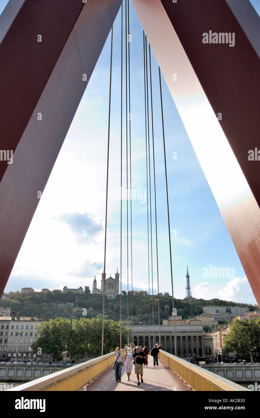Fußgängerbrücke (Passerelles de Palais de Justice) über den Fluss Saone, Presqu'ile, Lyon, Rhone-Tal, Frankreich Stockfoto