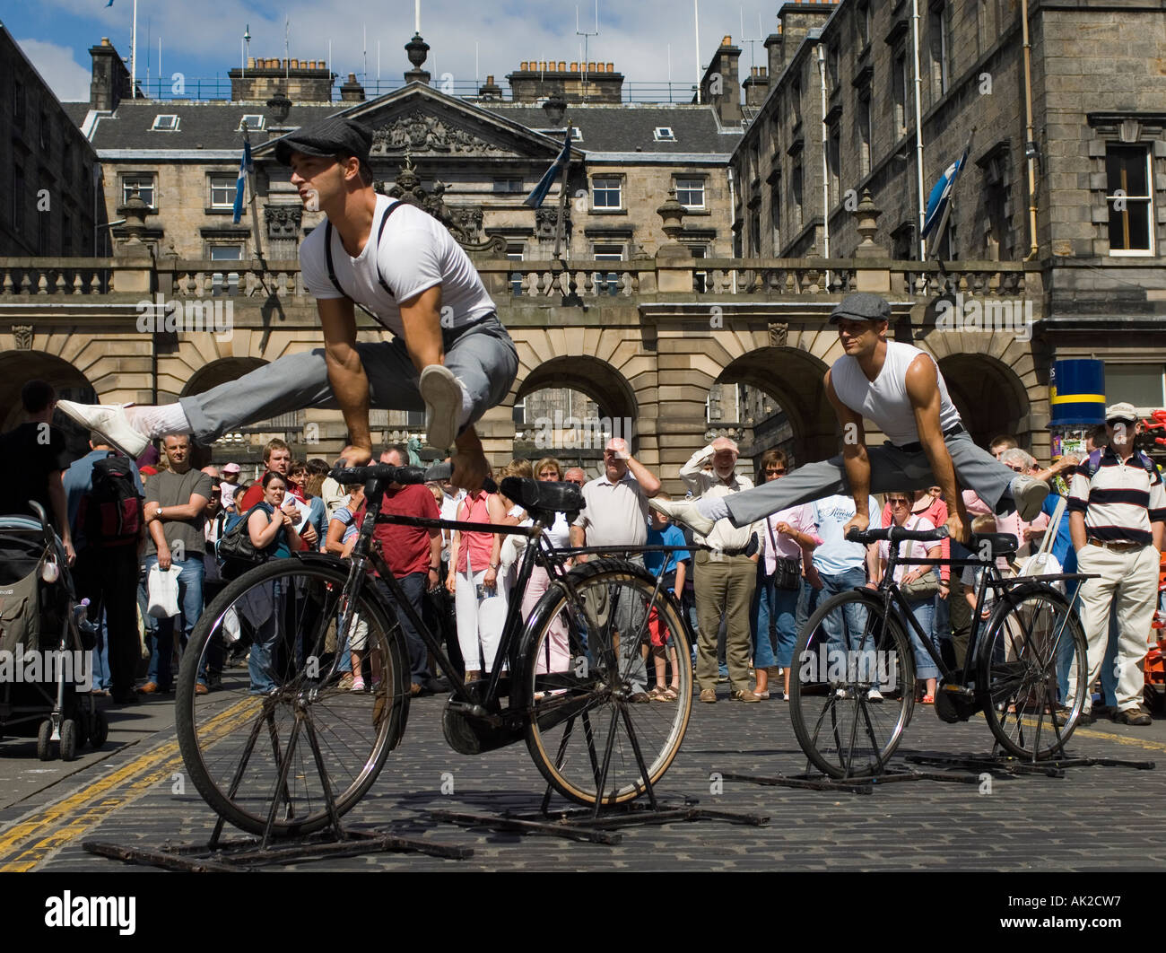 Straßenperformance Athletic Dance Theatre Group Kataklo Stockfoto