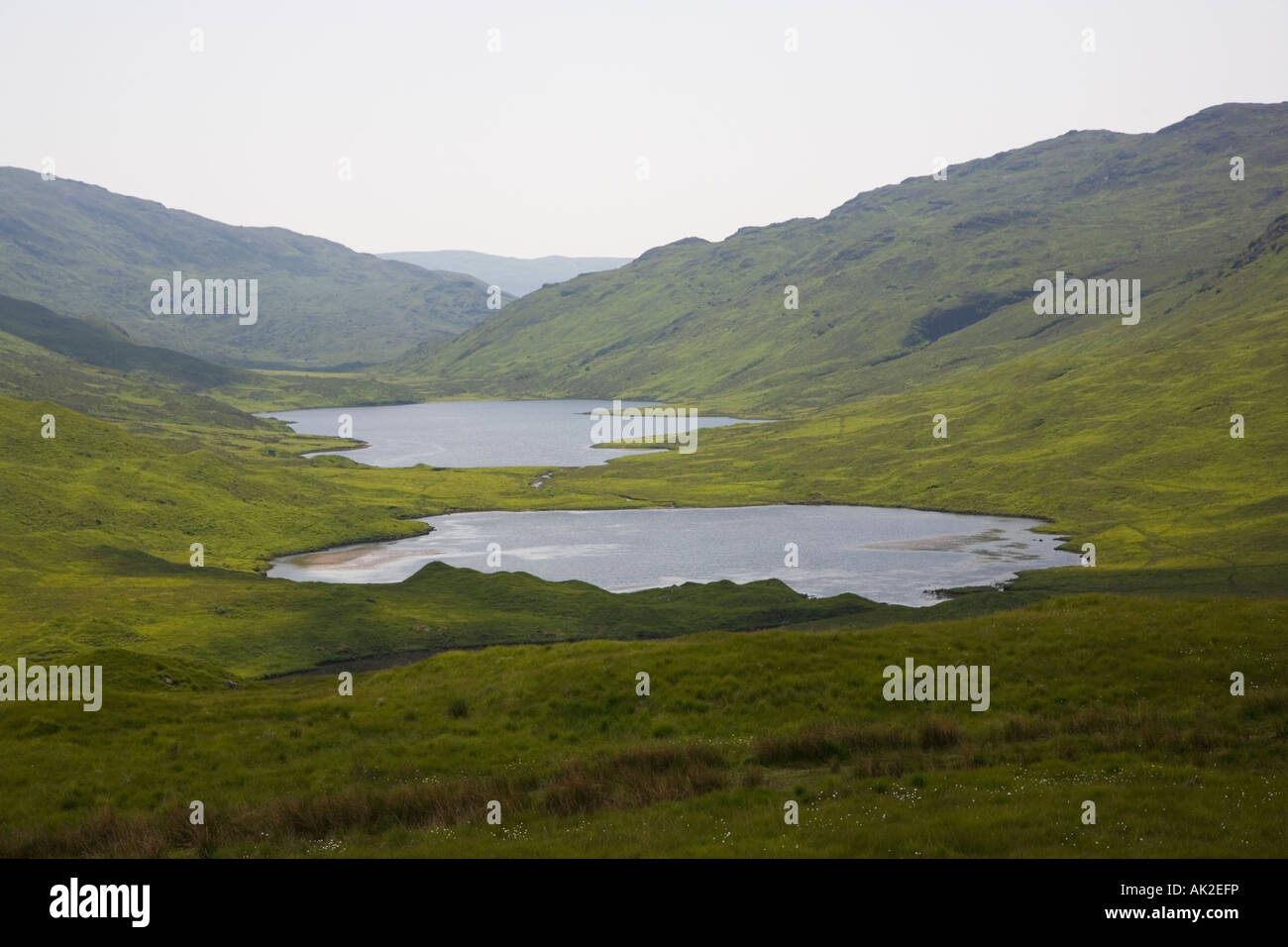 Loch ein Eilein und Loch Eilein von Glen More entlang der A849 Straße Mull Argyll und Bute Schottland gesehen Stockfoto