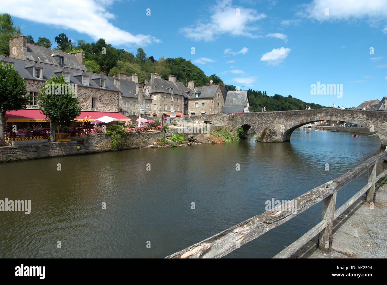 Hafengebiet auf dem Fluss Rance, Dinan, Bretagne, Frankreich Stockfoto