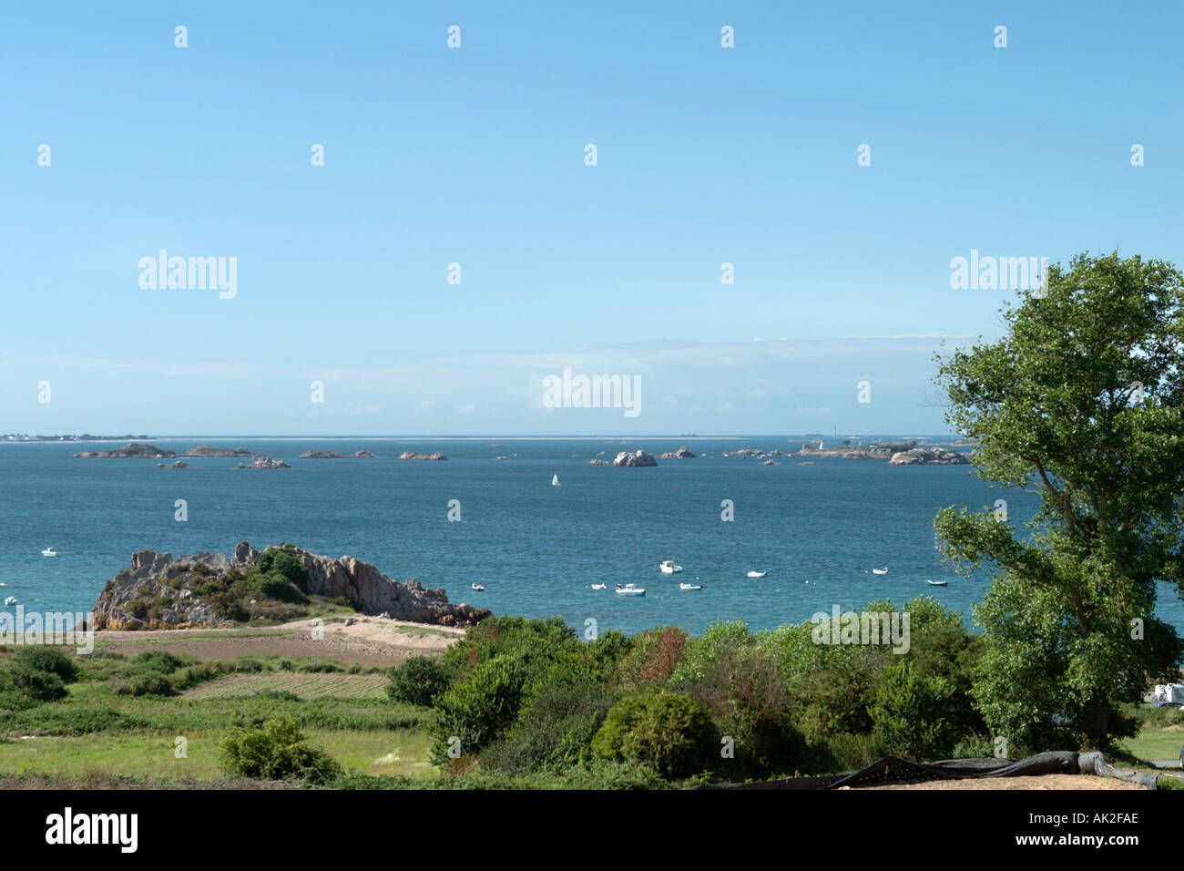 Blick Richtung Strand in der Nähe von Ile de Brehat, Cote de Granit Rose, Bretagne, Frankreich Stockfoto