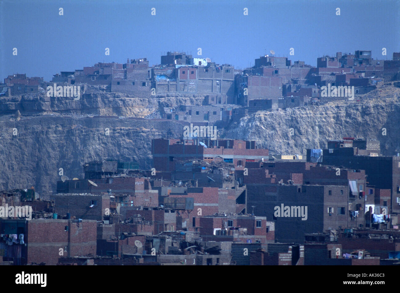 Die nördlichen Friedhof von Kairo hat eine lange Geschichte und ist heute Heimat für Tausende von Armen Ägypter Stockfoto